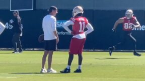 Brandon Aiyuk talks with Kyle Shanahan