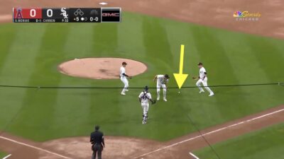 White Sox commit error in the infield against the Angels