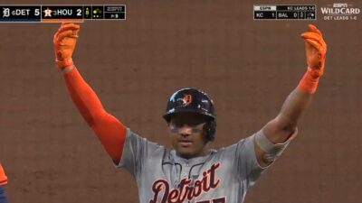 Andy Ibanez with his hands up