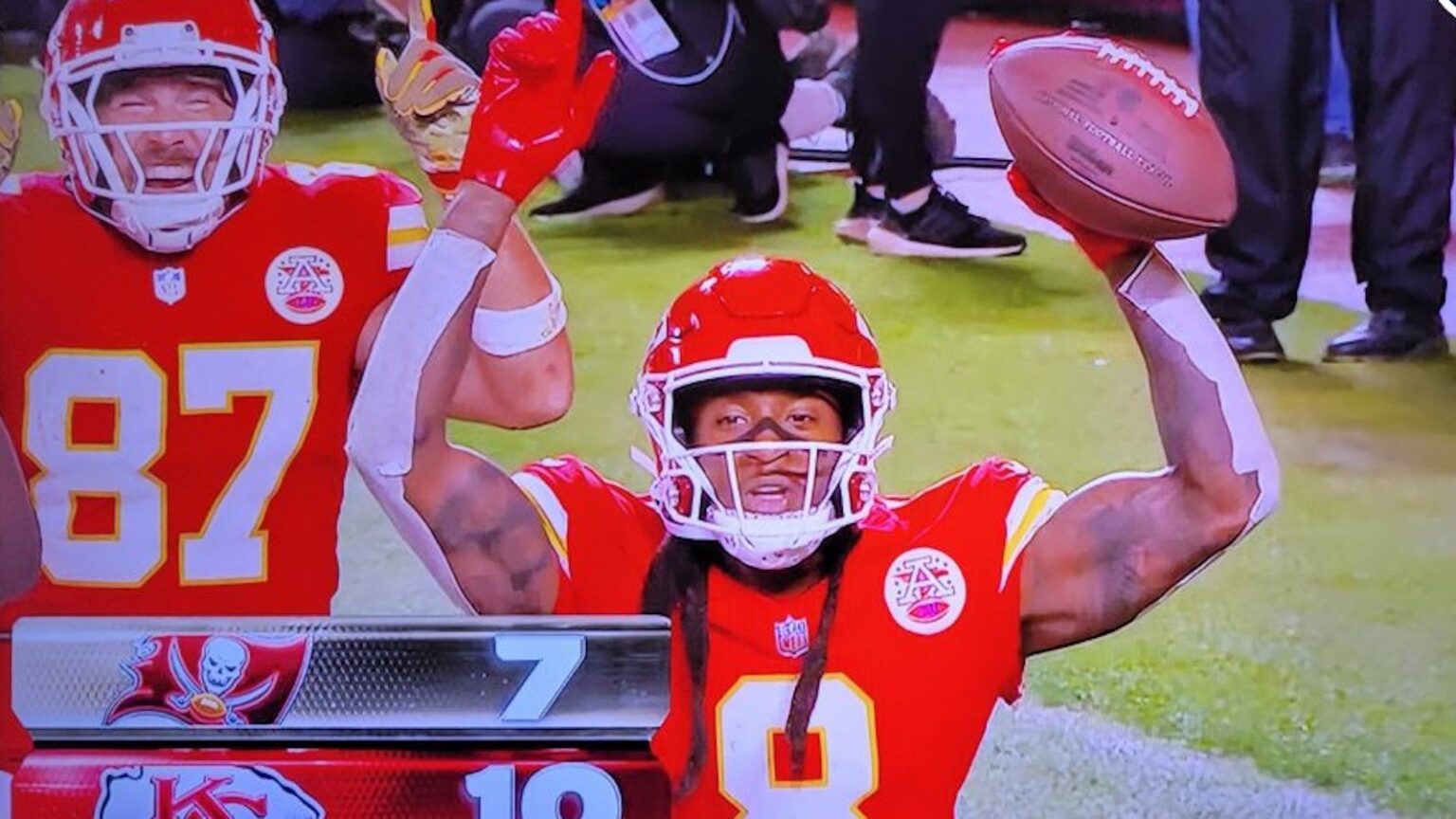 Deandre Hopkins Hit The Perfect Celebration After His First Chiefs Td