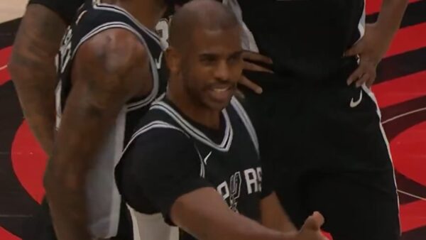 Chris Paul gesturing towards a referee