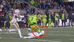 The play where Geno Smith suffered a knee injury during a Packers-Seahawks game