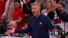 Steve Kerr in disbelief during Rockets-Warriors NBA Cup game