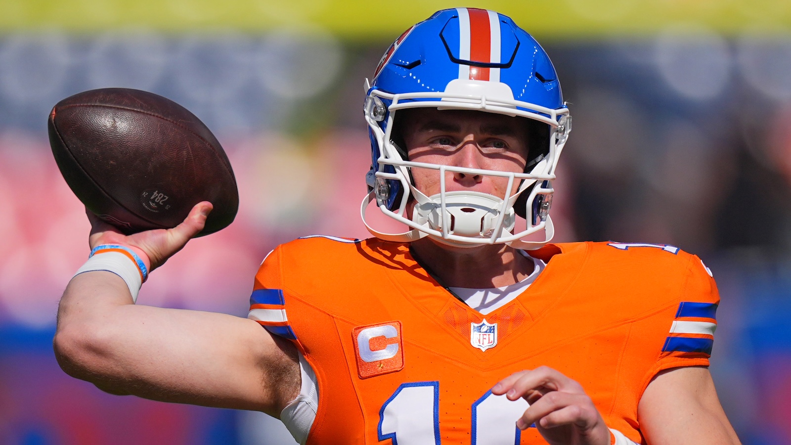 Bo Nix delivers a pass