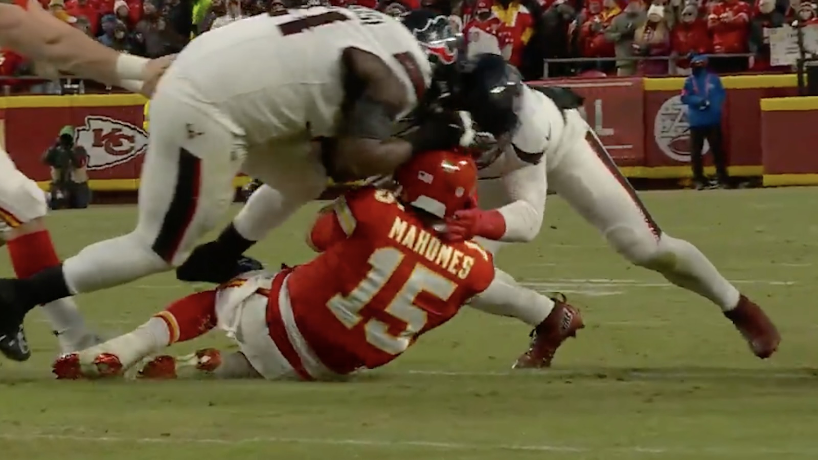 Two Texans defenders tackle Patrick Mahomes