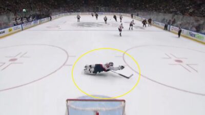 Charlie Lindgren dives