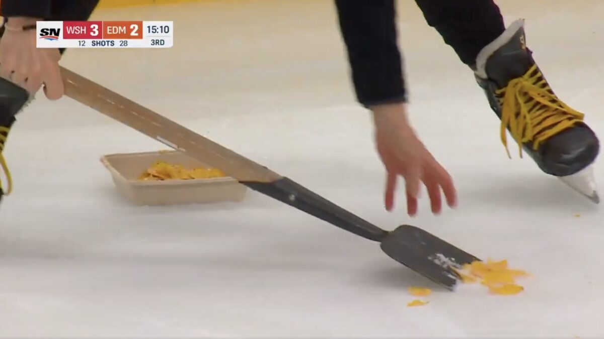 Oilers score goal thanks to fans' spilled nachos