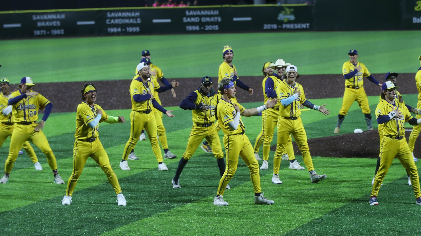 The Savannah Bananas do a dance
