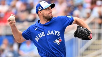 Max Scherzer pitching for the Blue Jays