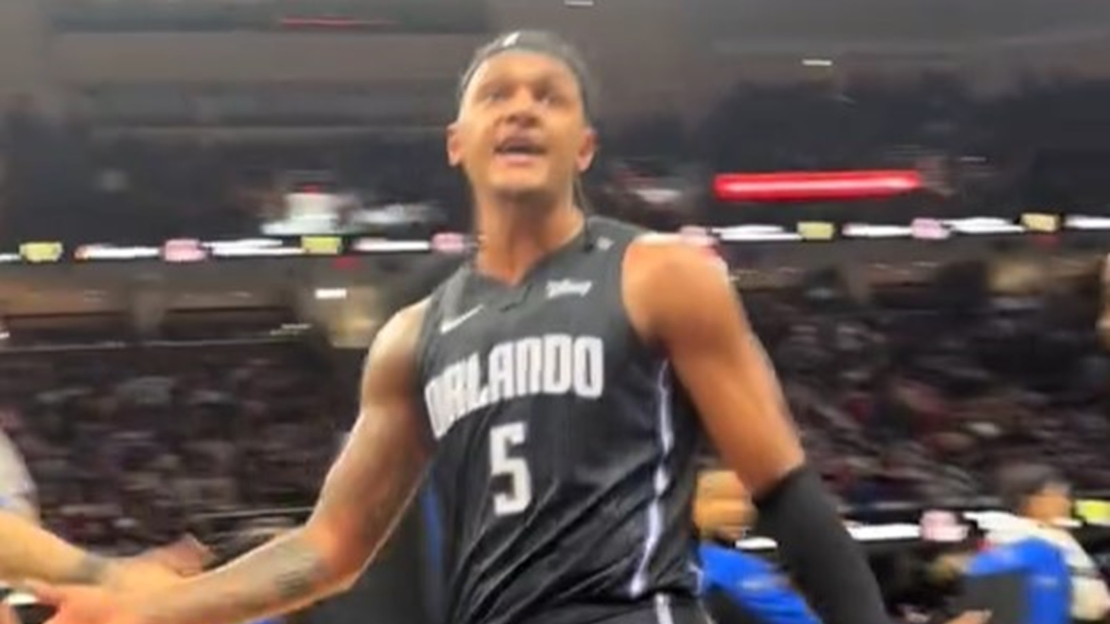 Paolo Banchero yelling at fans