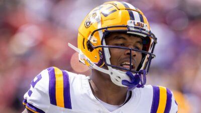 Kyren Lacy jogs down the field
