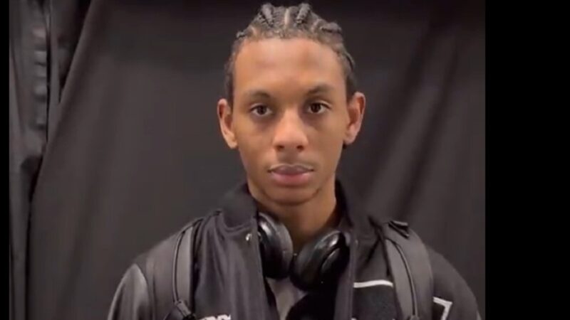 Andre Iguodala II in headphones