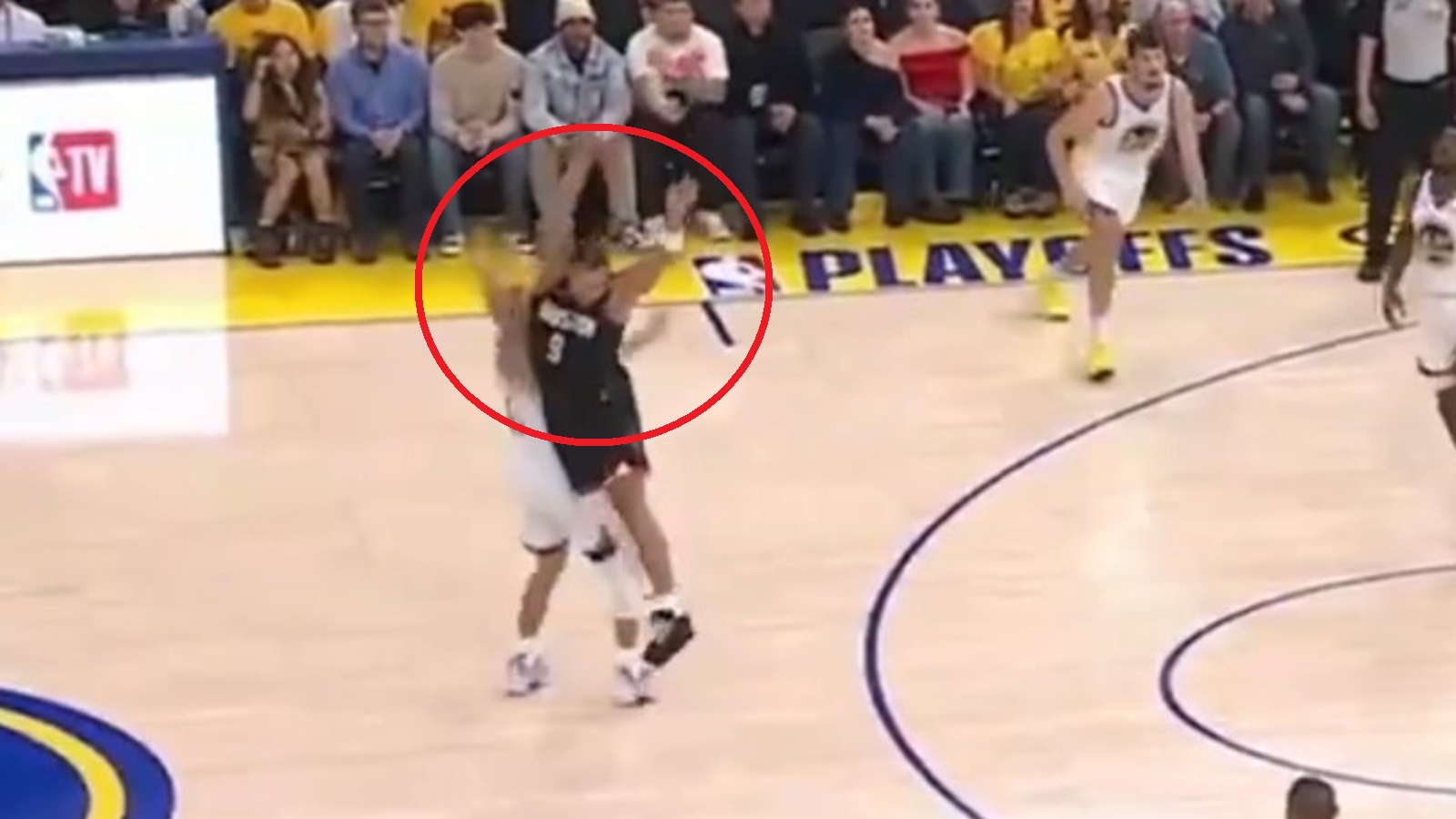 Dillon Brooks body checks Steph Curry on 3-point attempt