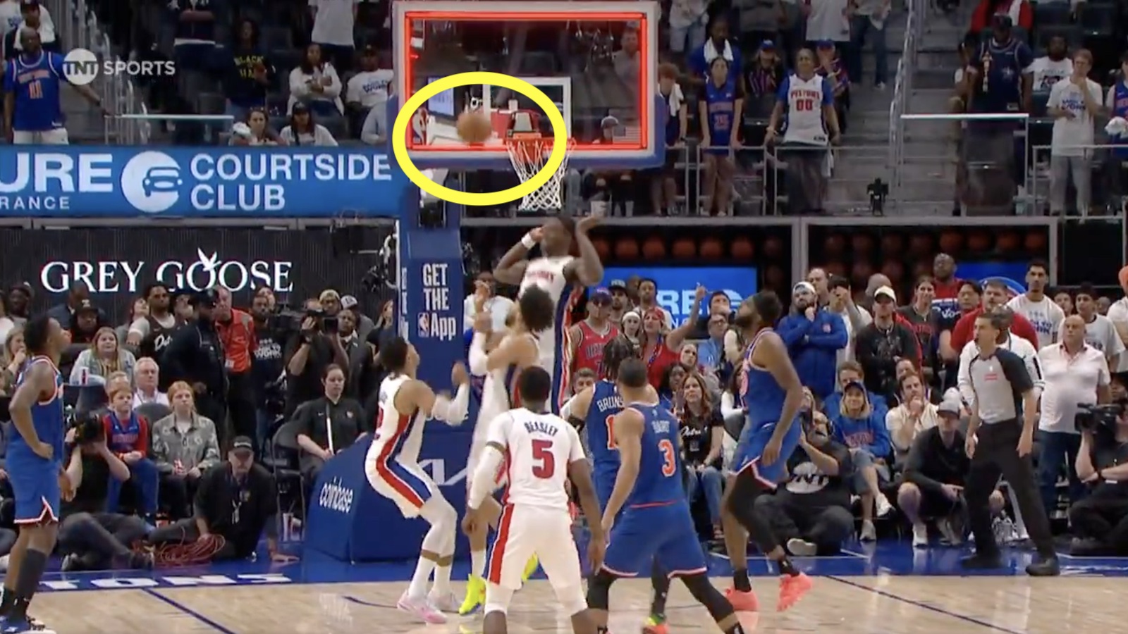 Clock malfunction during Knicks-Pistons playoff game