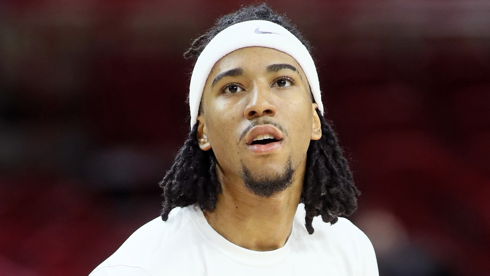 Boogie Fland gets ready to shoot in warmups