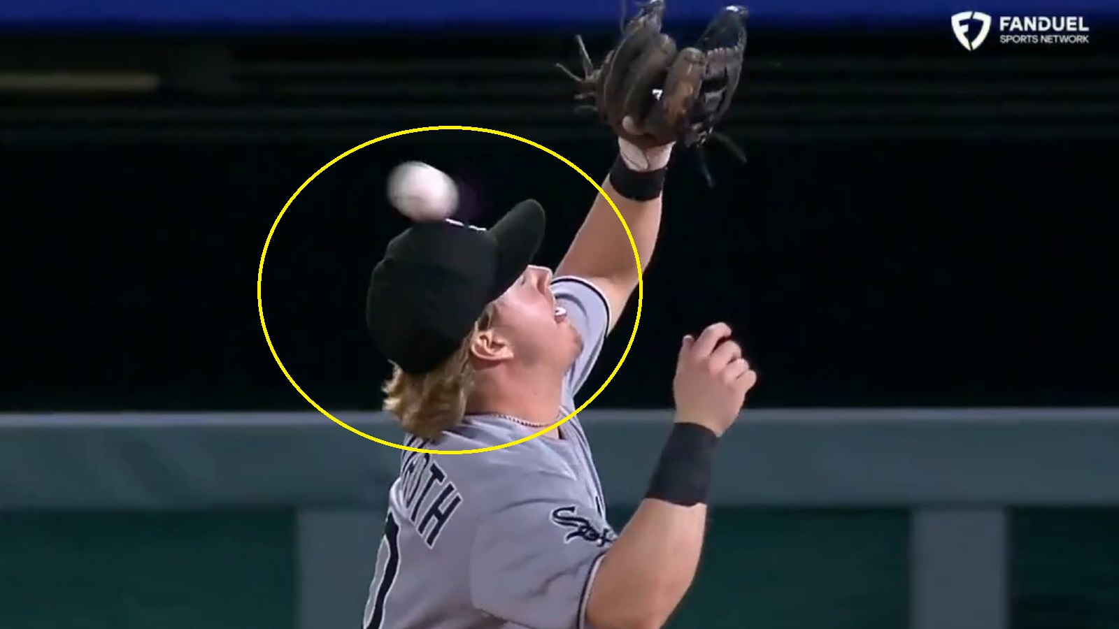 White Sox lose game after comical 9th-inning blooper