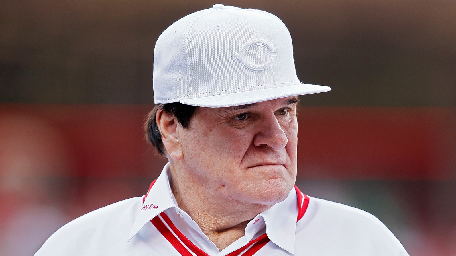 Pete Rose wearing a Reds hat