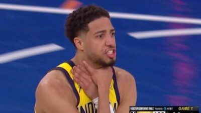 Tyrese Haliburton flashing the choke sign