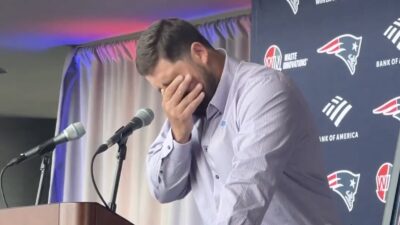 Former Patriots center David Andrews in tears during his retirement ceremony