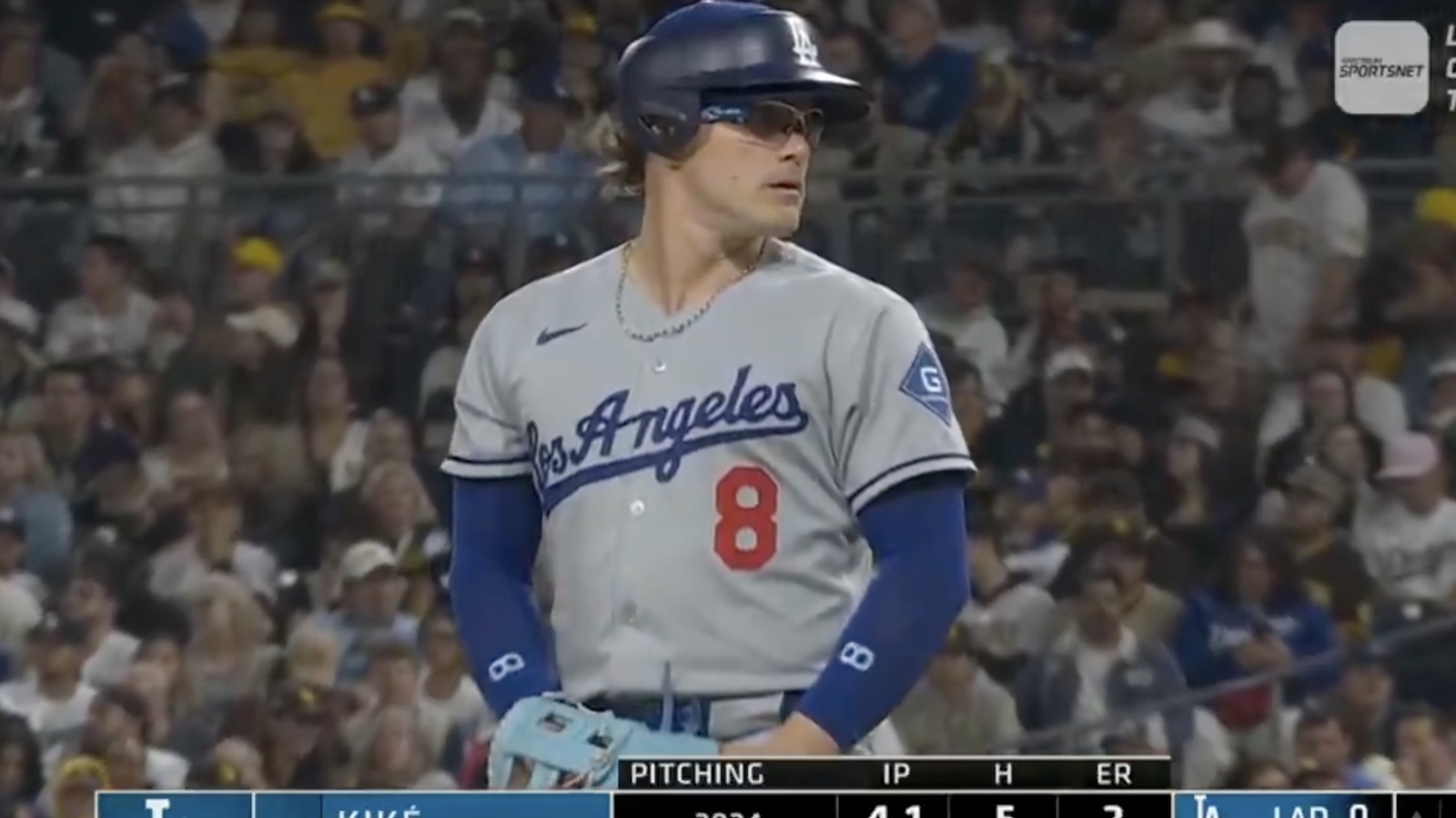 Kike Hernandez pitching for the Dodgers