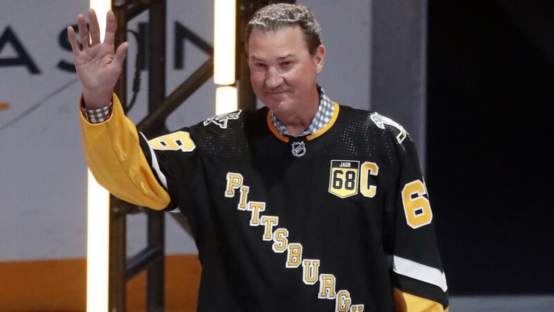 Mario Lemieux waves