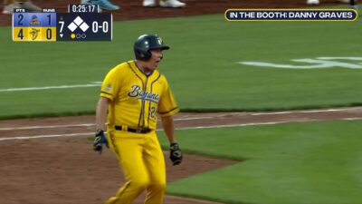 Sean Casey hurting his hamstring