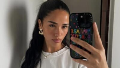 Hallie Aiono takes a selfie