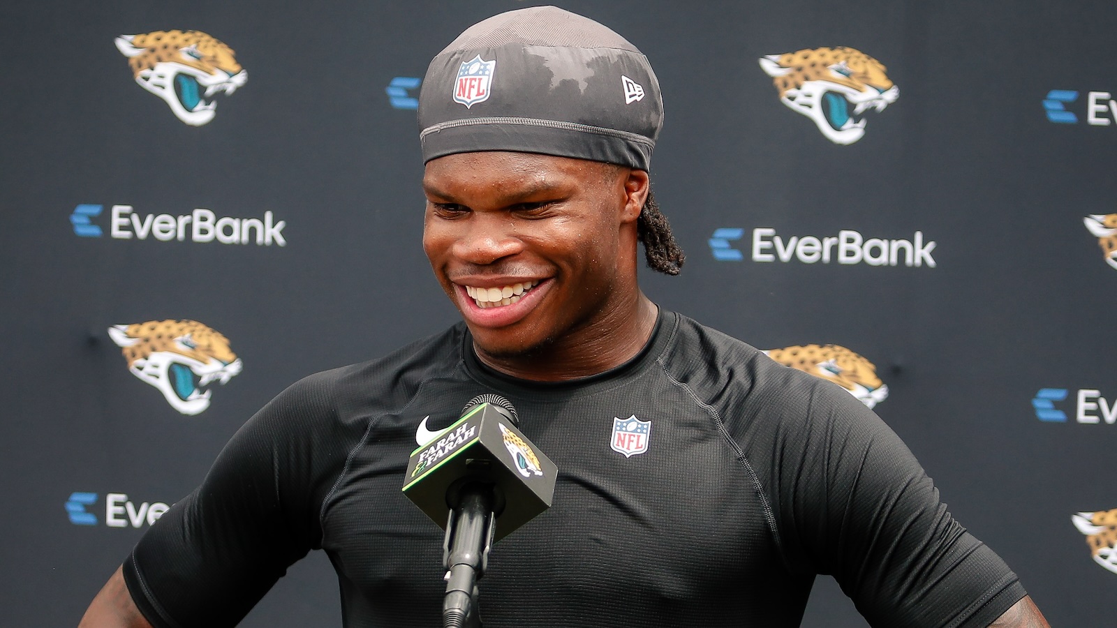 Travis Hunter at a press conference