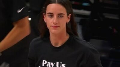 Caitlin Clark in warmups