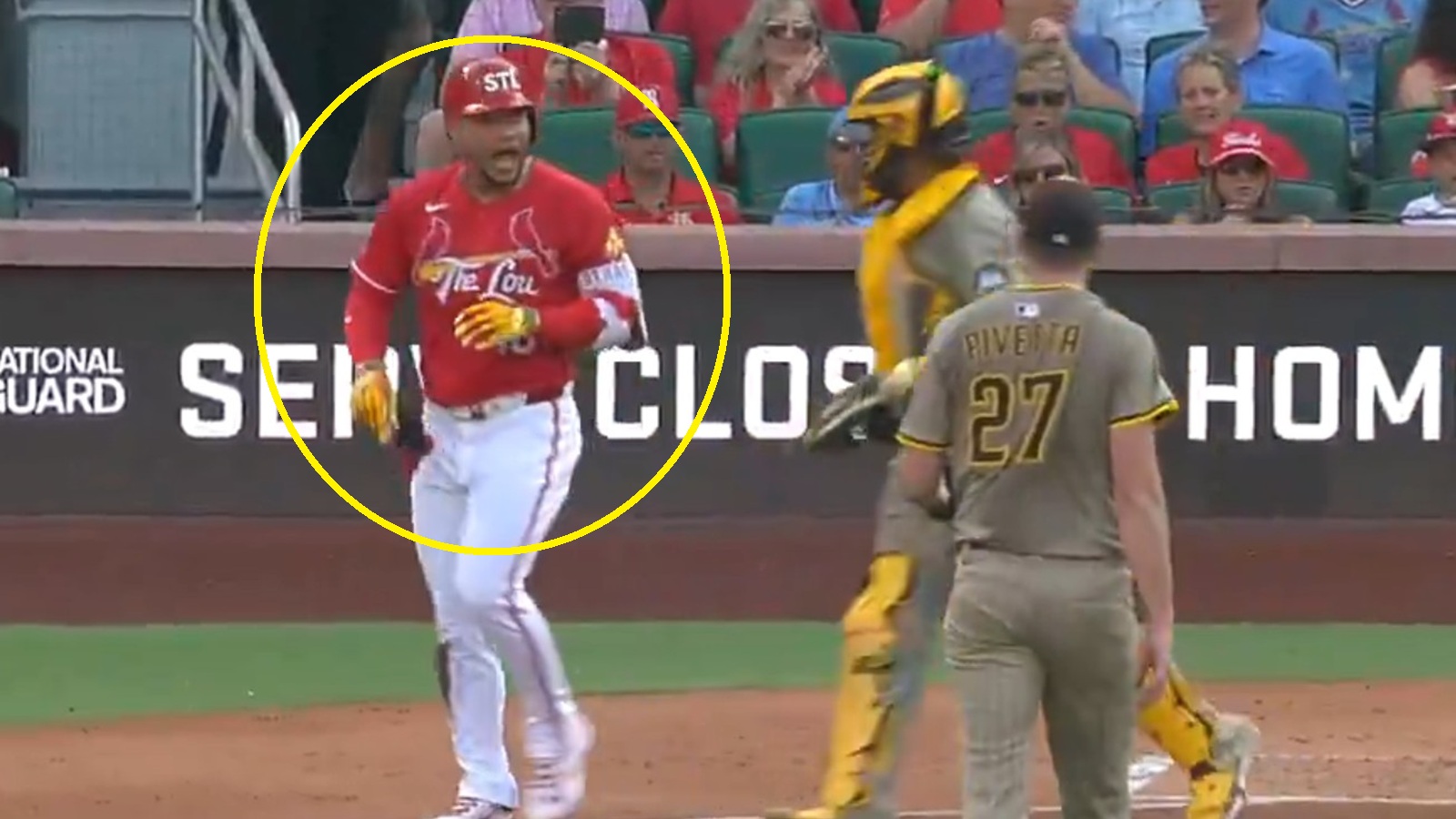 Willson Contreras yelling at the pitcher