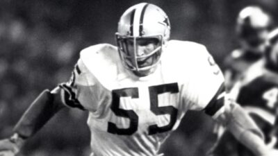 Lee Roy Jordan running down the field