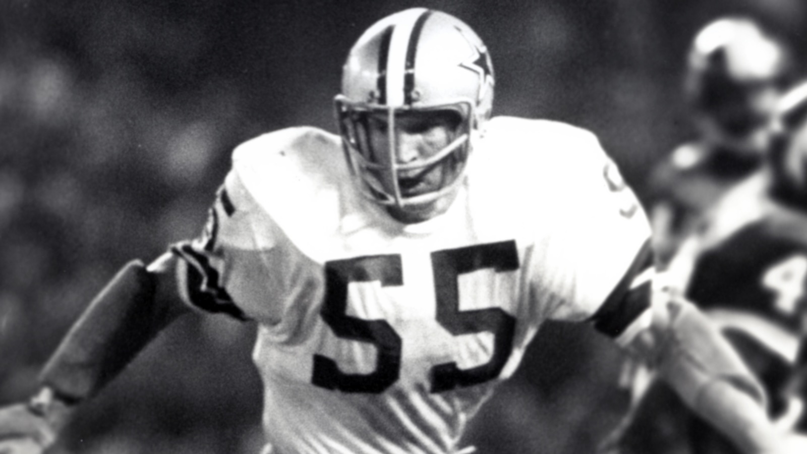 Lee Roy Jordan running down the field