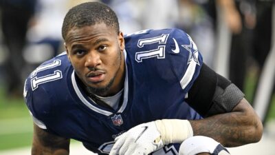 Micah Parsons takes a knee