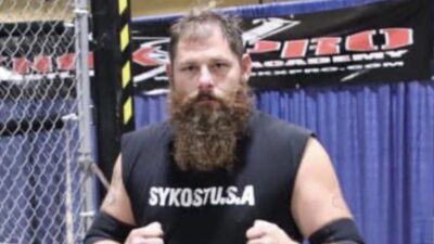 Syko Stu poses ringside