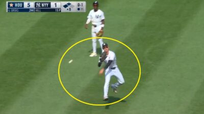 Cody Bellinger flubbing a throw