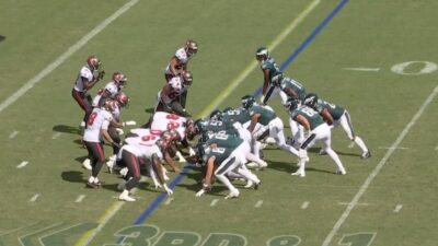 The Eagles line up to run the tush push