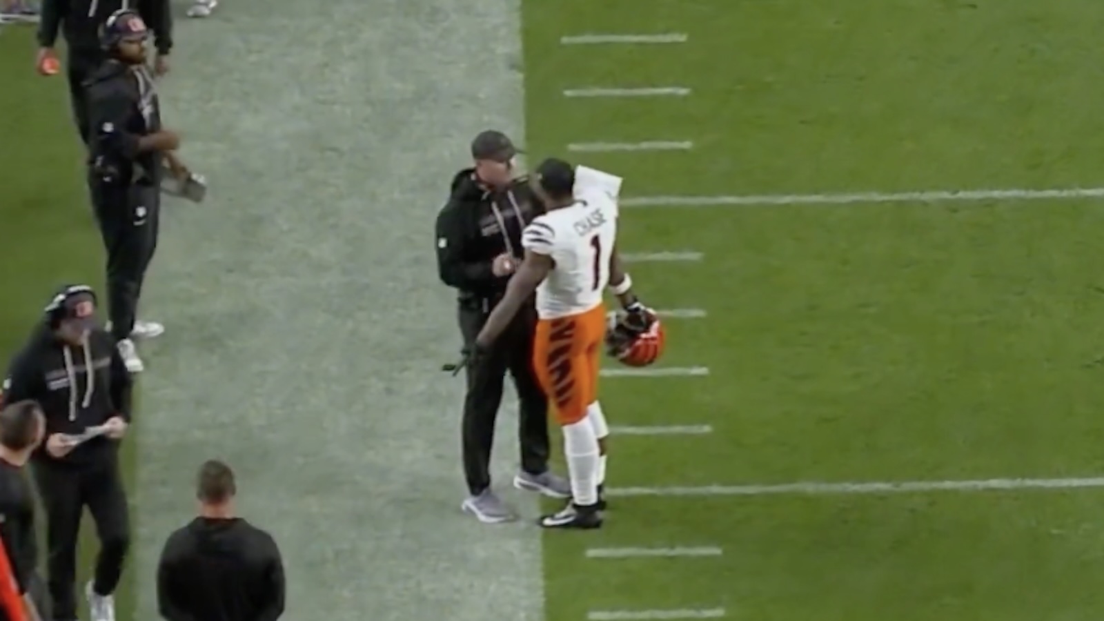 JaMarr Chase has an animated conversation with Zac Taylor