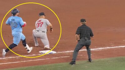 Alejandro Kirk getting thrown out at first base