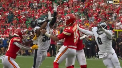 Patrick Mahomes gets roughed