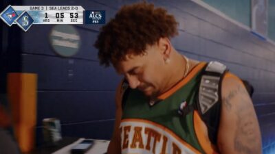 Josh Naylor in a Sonics jersey