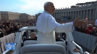 Pope Leo responding to a Cubs fan