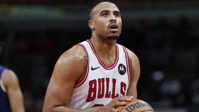 Talen Horton-Tucker holding a ball