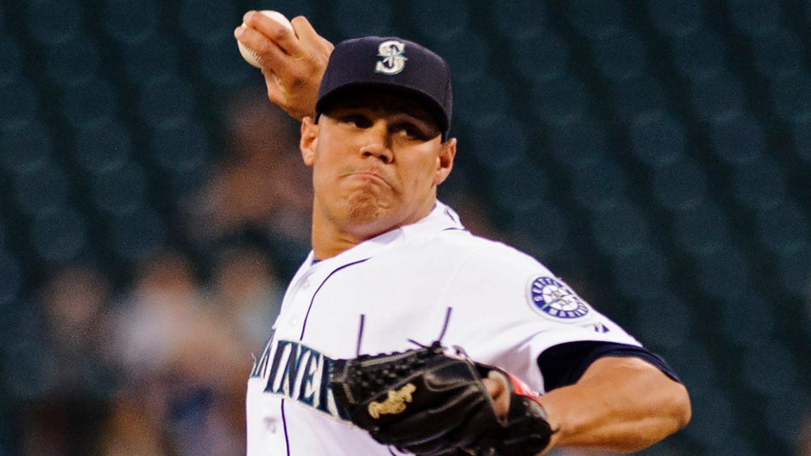 Yoervis Medina throwing a pitch