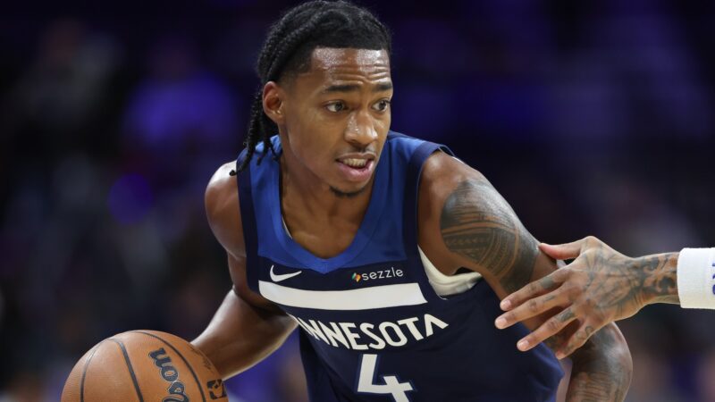 Rob Dillingham dribbles the ball