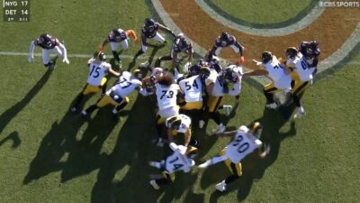 The Steelers run a fake tush push