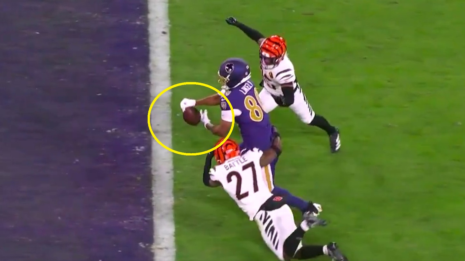 Isaiah Likely losing control of the ball