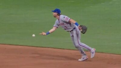 Jeff McNeil throwing the ball underhanded