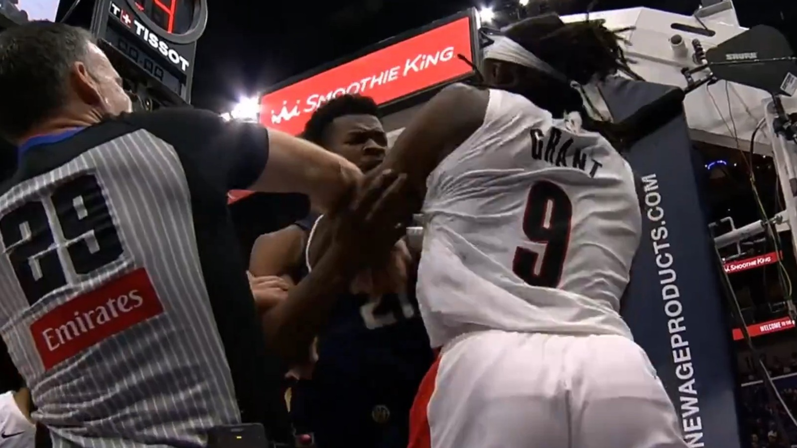 Jerami Grant fighting with Yves Missi