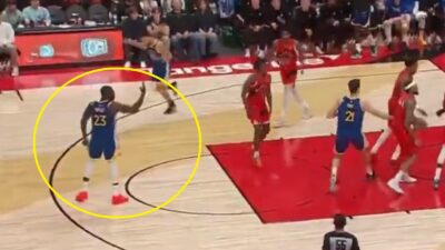 Draymond Green flashing the middle finger