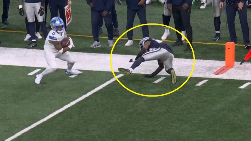 Jahmyr Gibbs making a move in the field